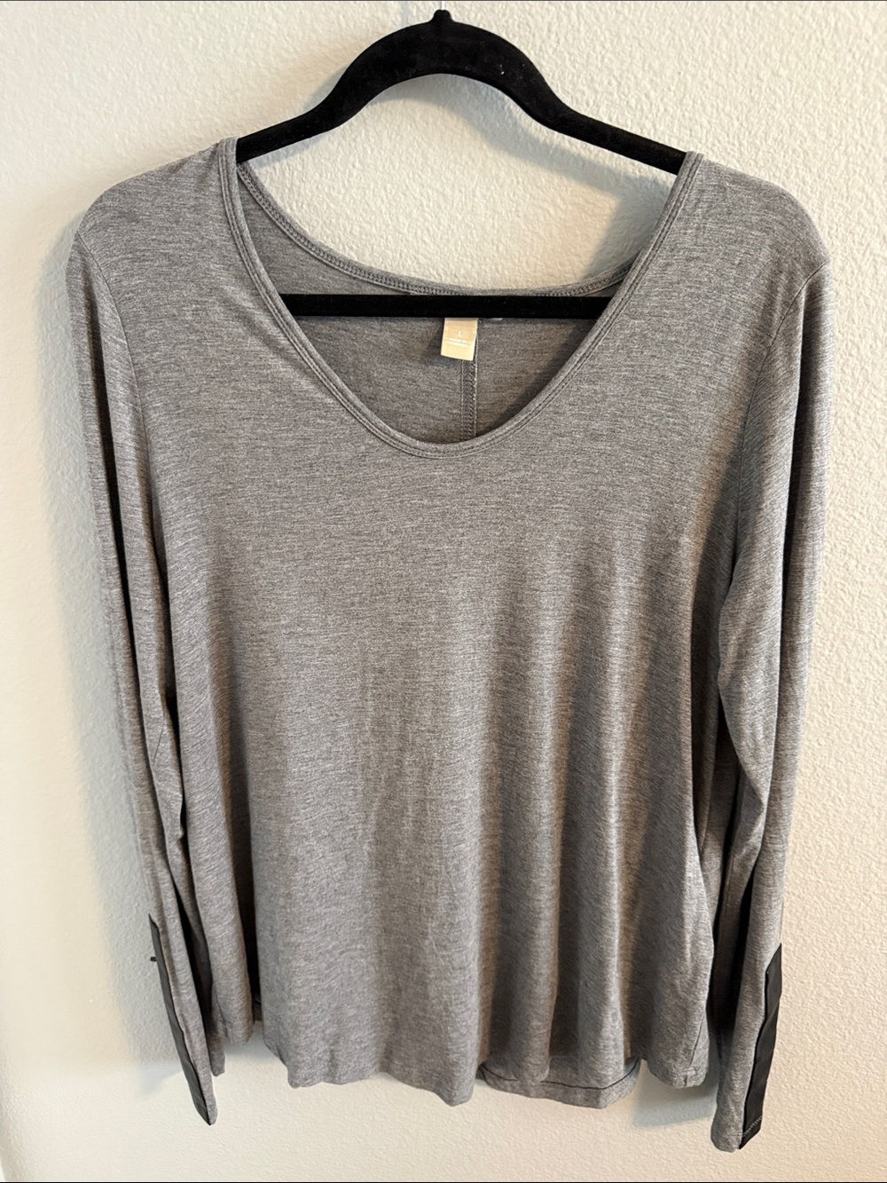 Banana Republic Heather Gray Long-Sleeve Scoop Neck Top